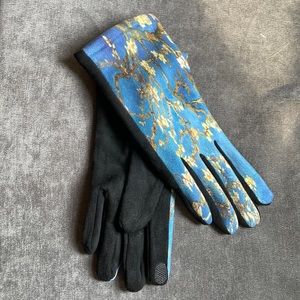 Fashion gloves inspired by Van Gogh's Almond blossoms. Tech friendly finger.